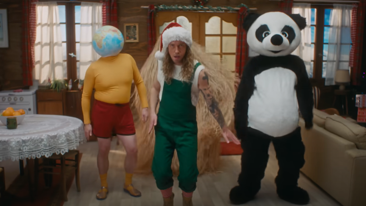 "Les Démons de Minuit" : Julien Doré se glisse dans la peau d’un lutin rebelle dans son nouveau clip ! "Les Démons de Minuit" : Julien Doré se glisse dans la peau d’un lutin rebelle dans son nouveau clip !