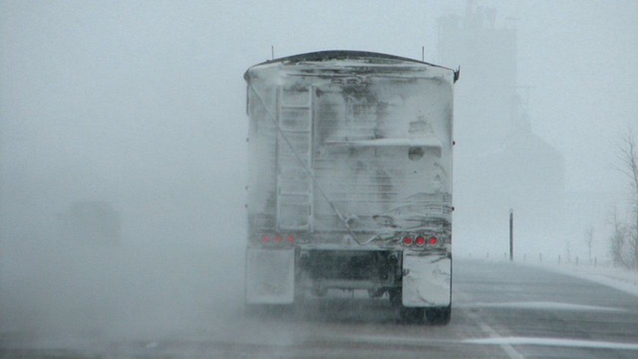 Les poids lourds de 7,5 tonnes interdits sur l’A89 à cause de la neige