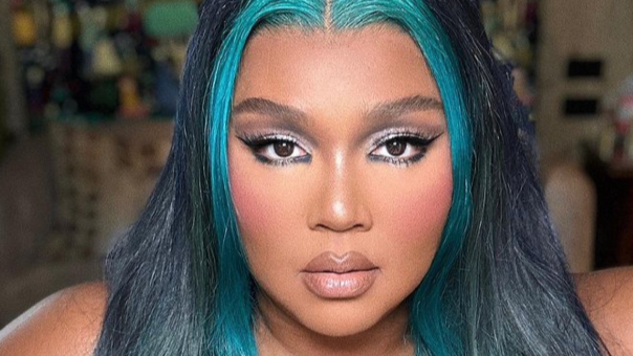 Lizzo révèle ce qu'elle aime faire lorsqu'elle est toute seule dans sa loge