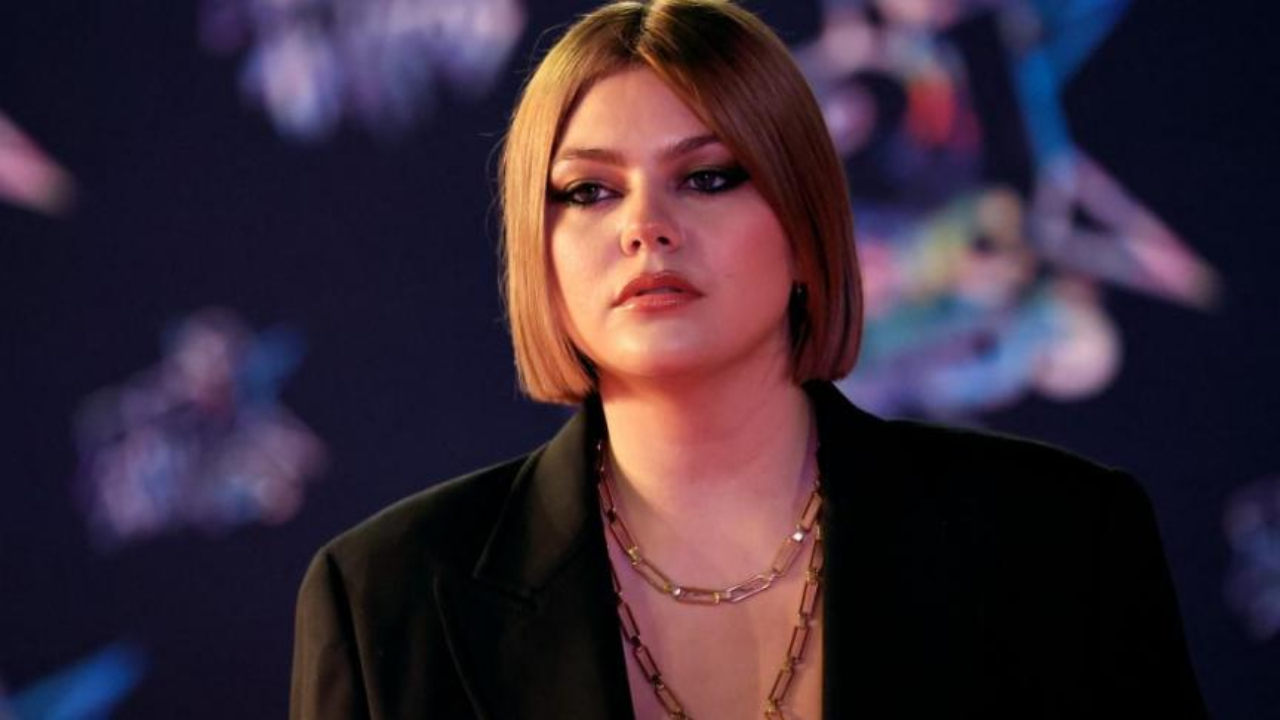 Louane déclare son amour à son compagnon dans son nouveau titre (vidéo) Louane déclare son amour à son compagnon dans son nouveau titre (vidéo)