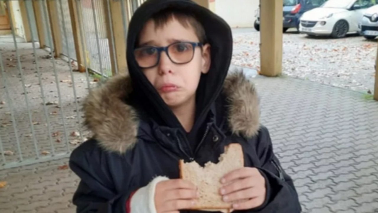 Lyon : Olivier, l'enfant autiste exclu de la cantine, réintégré dès ce mardi Lyon : Olivier, l'enfant autiste exclu de la cantine, réintégré dès ce mardi