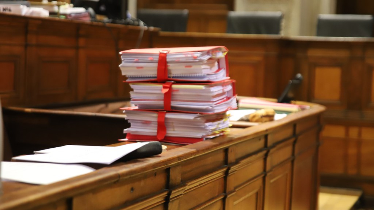 Lyon : prison avec sursis pour la petite-fille ayant mis le feu au lit médicalisé de son grand-père Lyon : prison avec sursis pour la petite-fille ayant mis le feu au lit médicalisé de son grand-père