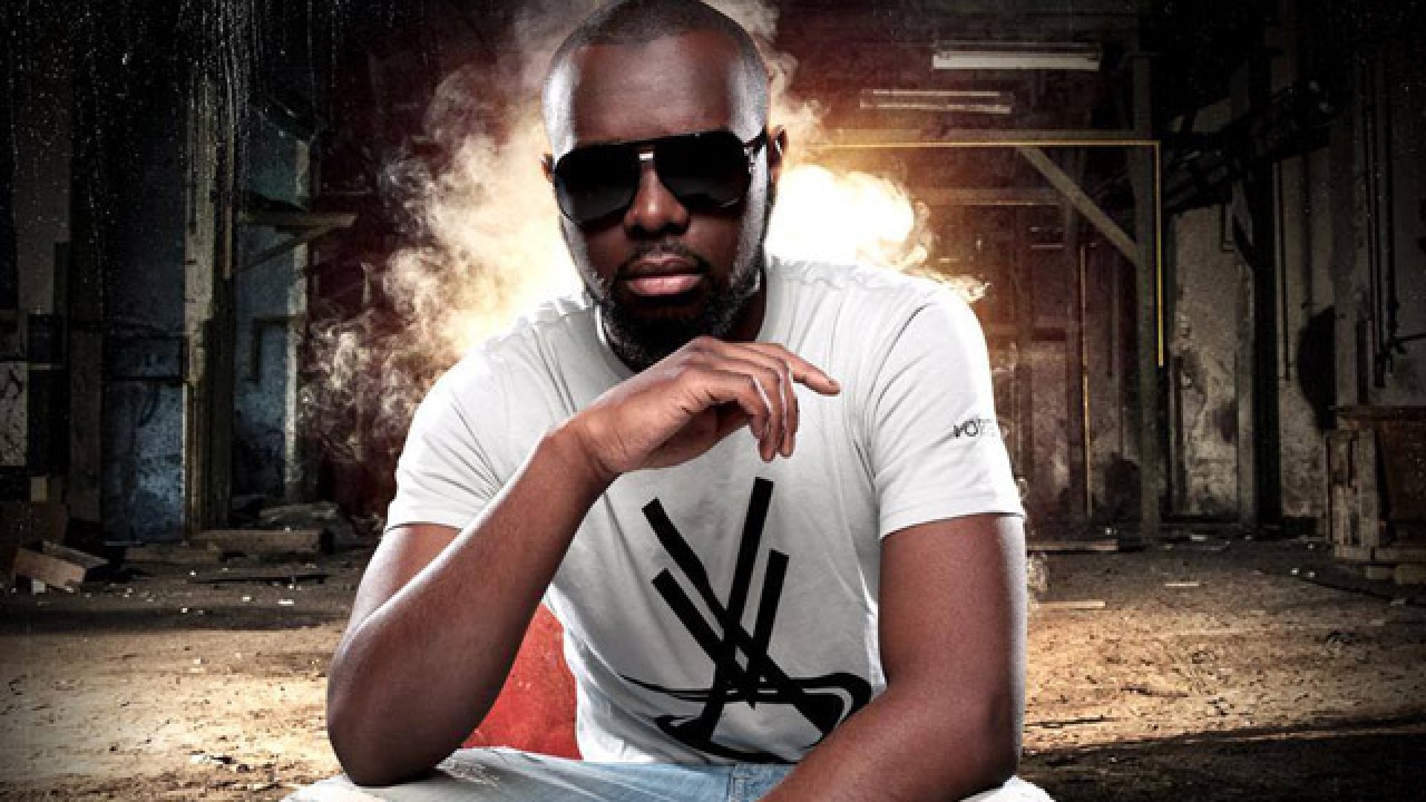 Découvrez le visage de Maître Gims sans ses lunettes ! Découvrez le visage de Maître Gims sans ses lunettes !