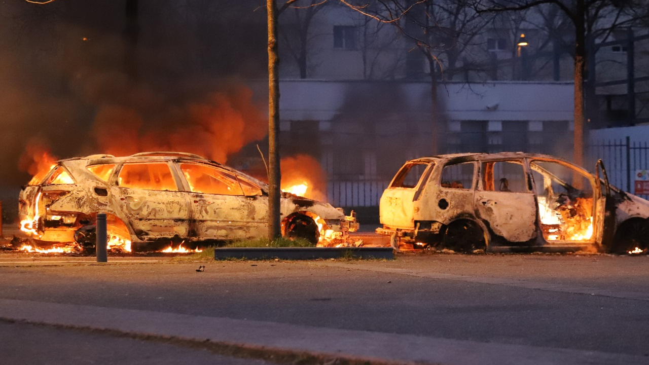 Nouvelle nuit sous tension sur l'agglomération lyonnaise, une douzaine d'interpellations