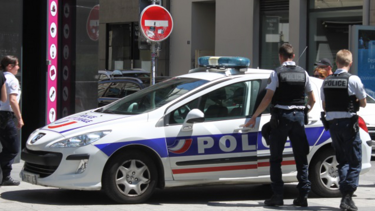 Lors de son interpellation, il tente de voler l’arme d’un policier Lors de son interpellation, il tente de voler l’arme d’un policier