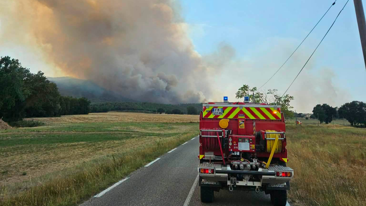Rhône : les incendies se multiplient, plusieurs hectares déjà partis en fumée en deux jours Rhône : les incendies se multiplient, plusieurs hectares déjà partis en fumée en deux jours