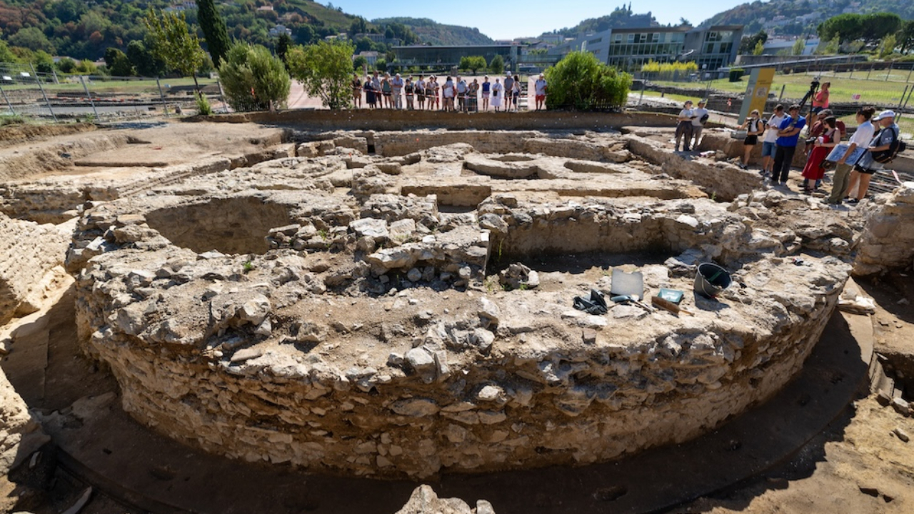 Rhône : une tombe monumentale vieille de plus de 2 000 ans dévoile ses secrets à Saint-Romain-en-Gal Rhône : une tombe monumentale vieille de plus de 2 000 ans dévoile ses secrets à Saint-Romain-en-Gal