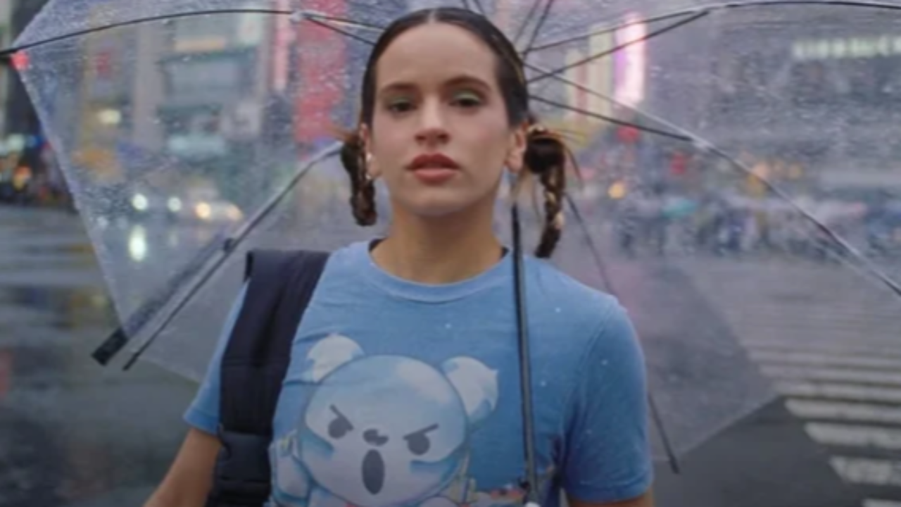 Rosalia touriste "tout le temps seule" à Tokyo dans "Tuya"