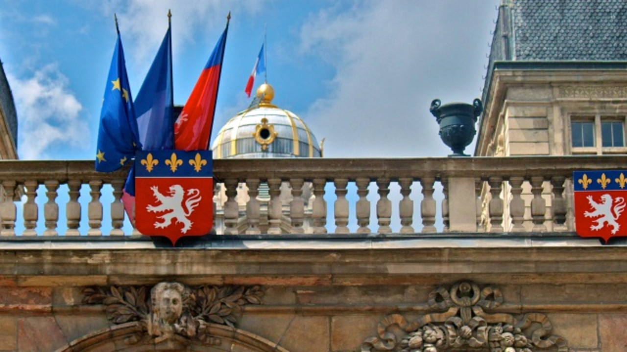 Un concert silencieux dans la cour de l’Hôtel de Ville de Lyon ! Un concert silencieux dans la cour de l’Hôtel de Ville de Lyon !