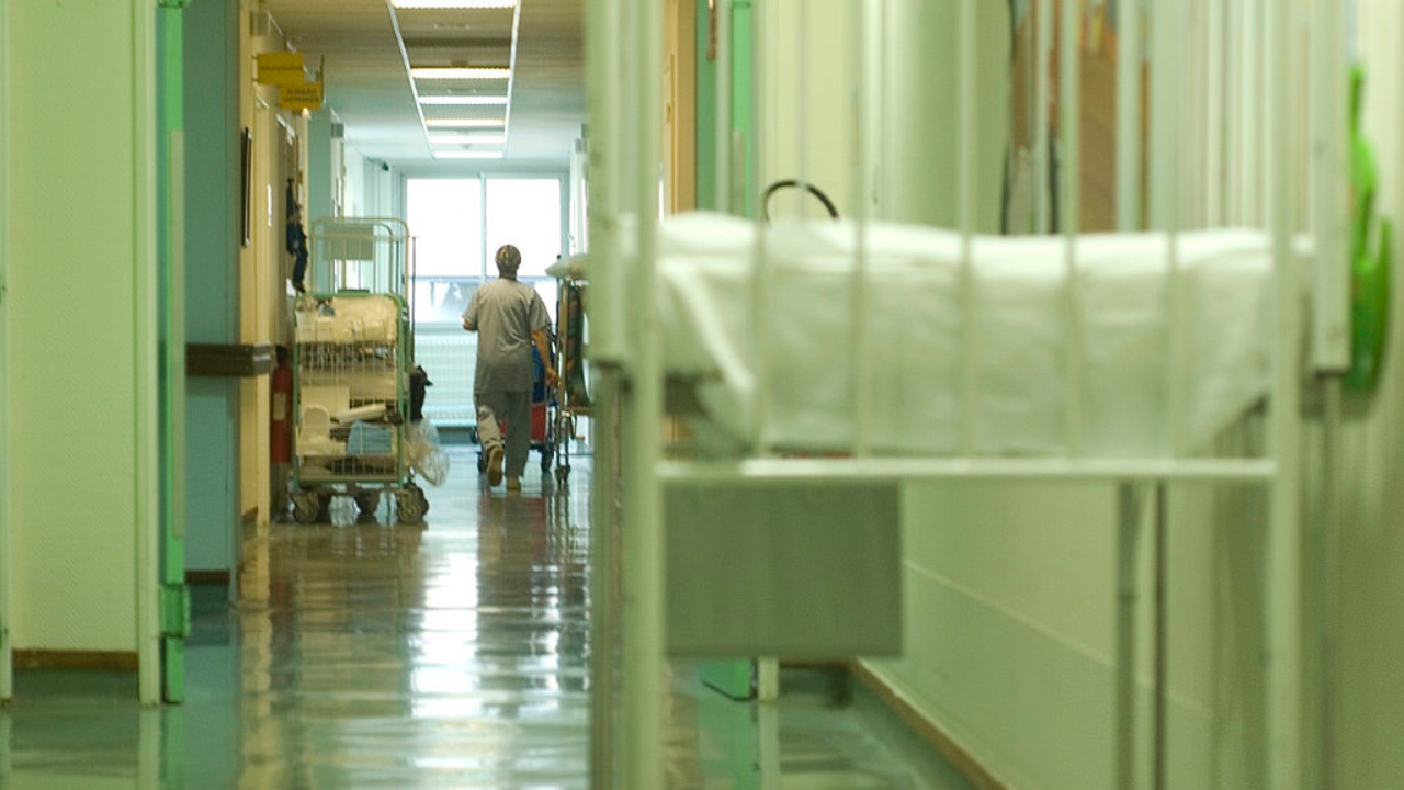 Une greffe de larynx réalisée à Lyon, une première en France Une greffe de larynx réalisée à Lyon, une première en France