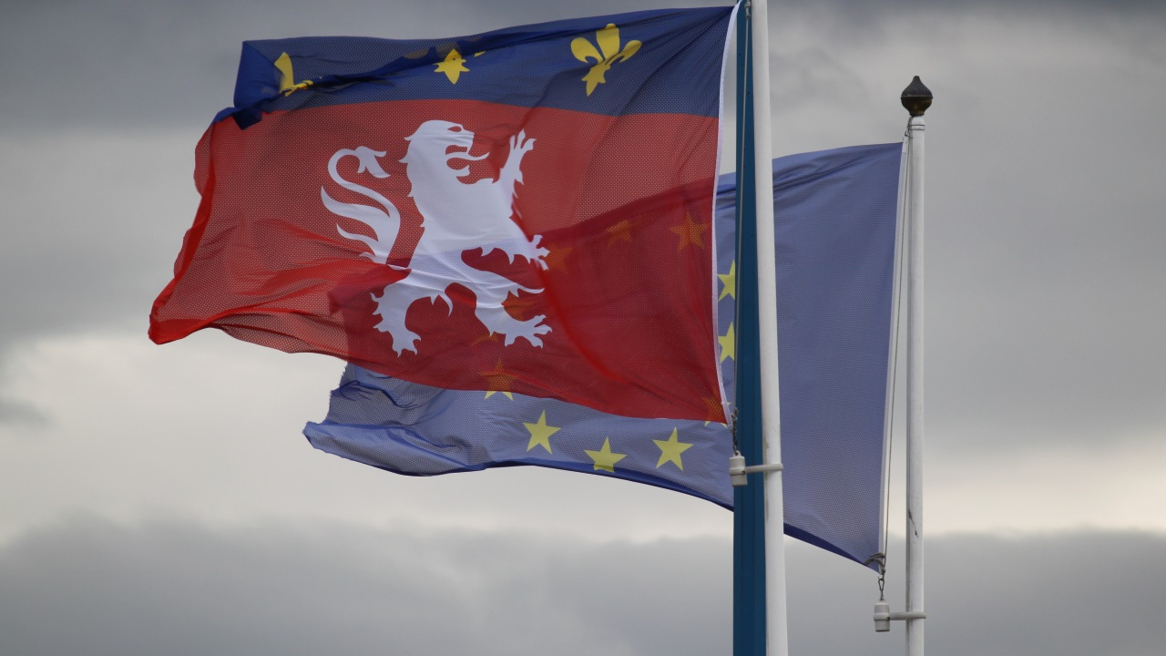 Vent violent sur le Rhône : plus de 2000 foyers privés d'électricité Vent violent sur le Rhône : plus de 2000 foyers privés d'électricité