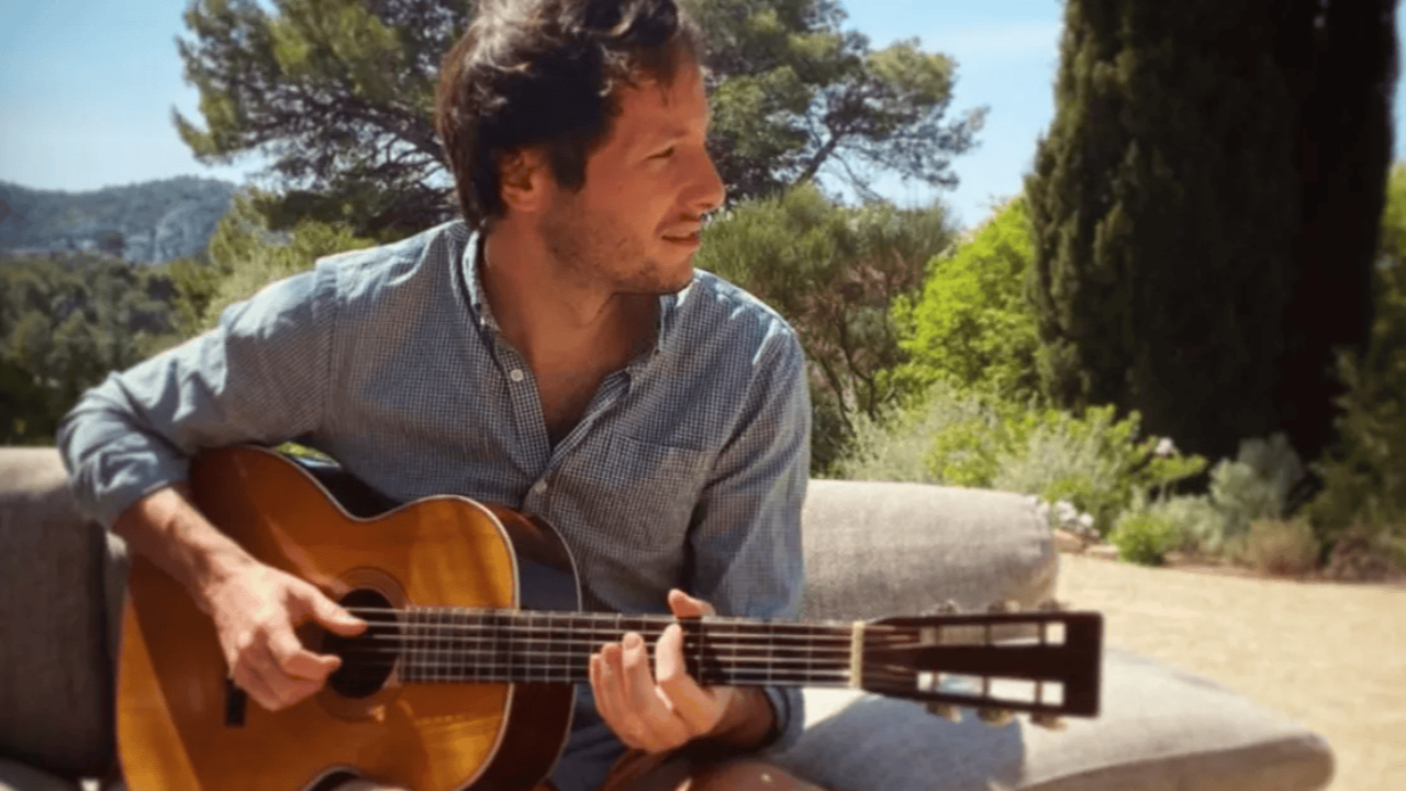 Vianney stoppe son concert privé bien plus tôt que prévu Vianney stoppe son concert privé bien plus tôt que prévu