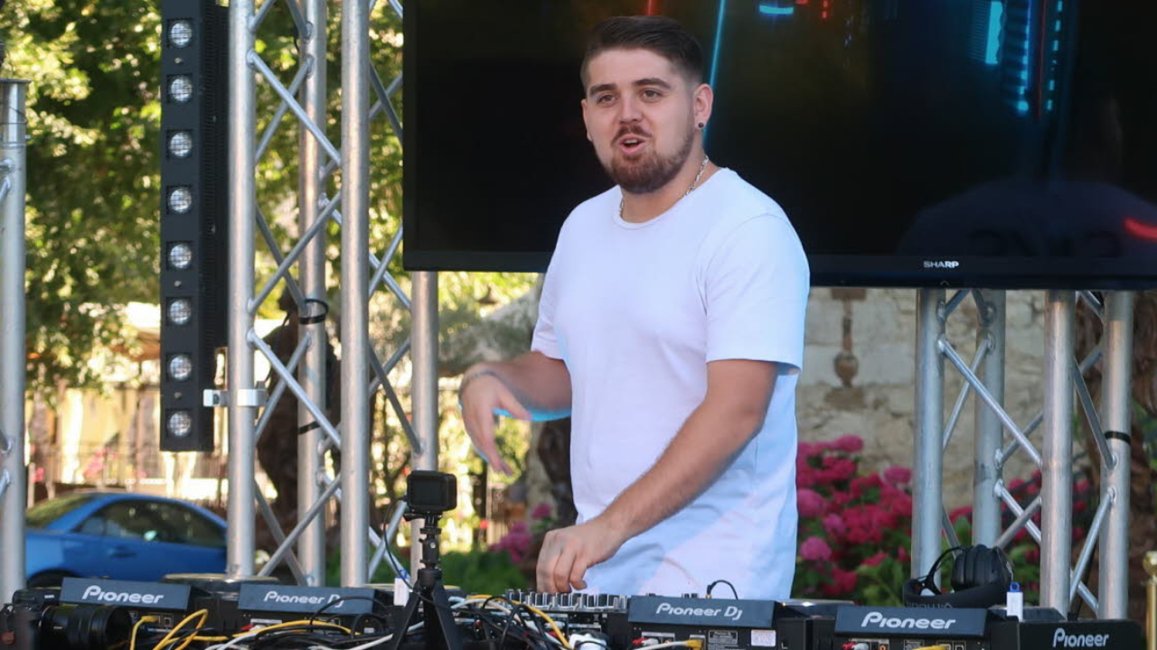 "With Me" : le titre qui a révélé le DJ lyonnais Siks "With Me" : le titre qui a révélé le DJ lyonnais Siks