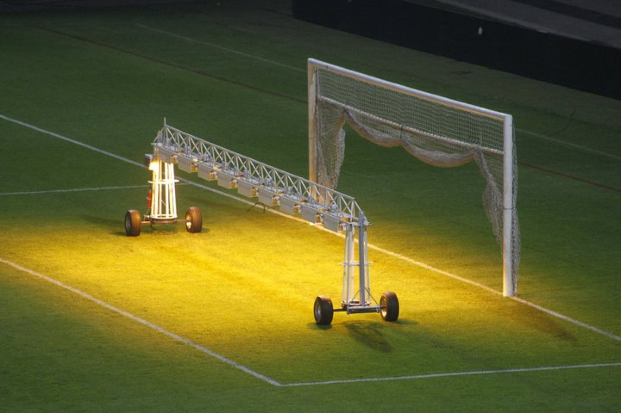 La pelouse de Gerland chauff&eacute;e pour maintenir OL-Bordeaux