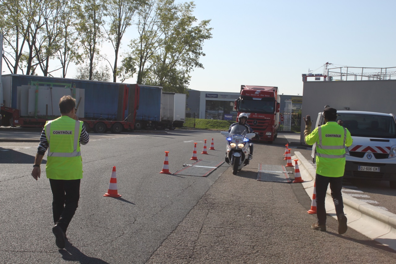 Plus de vingt camions contrôlés au tunnel de Fourvière par la Dreal Plus de vingt camions contrôlés au tunnel de Fourvière par la Dreal