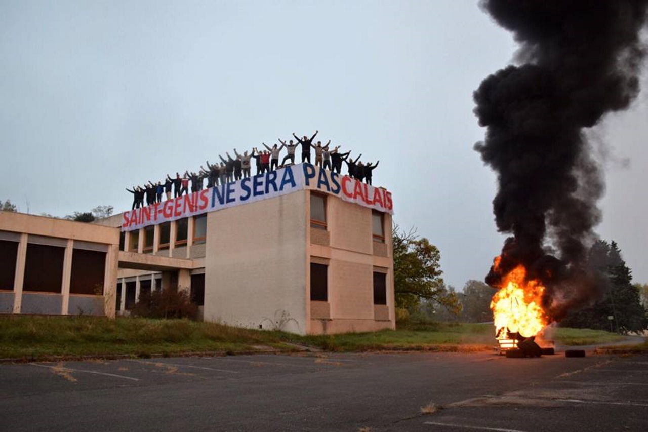 Action coup de poing des identitaires contre la venue de Roms à Saint-Genis-les-Ollières Action coup de poing des identitaires contre la venue de Roms à Saint-Genis-les-Ollières