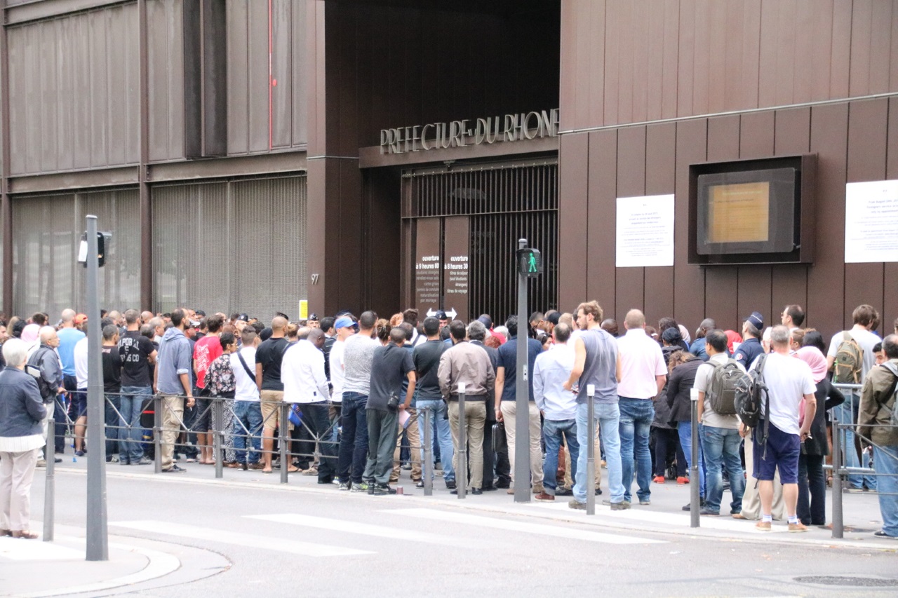 Files d’attentes à la préfecture du Rhône : après internet, un accueil téléphonique Files d’attentes à la préfecture du Rhône : après internet, un accueil téléphonique