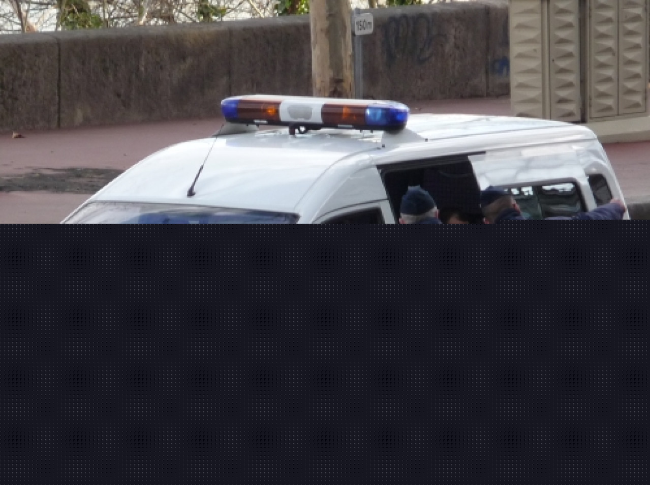 Il s’en prend à ses voisins car ils sont trop bruyants Il s’en prend à ses voisins car ils sont trop bruyants