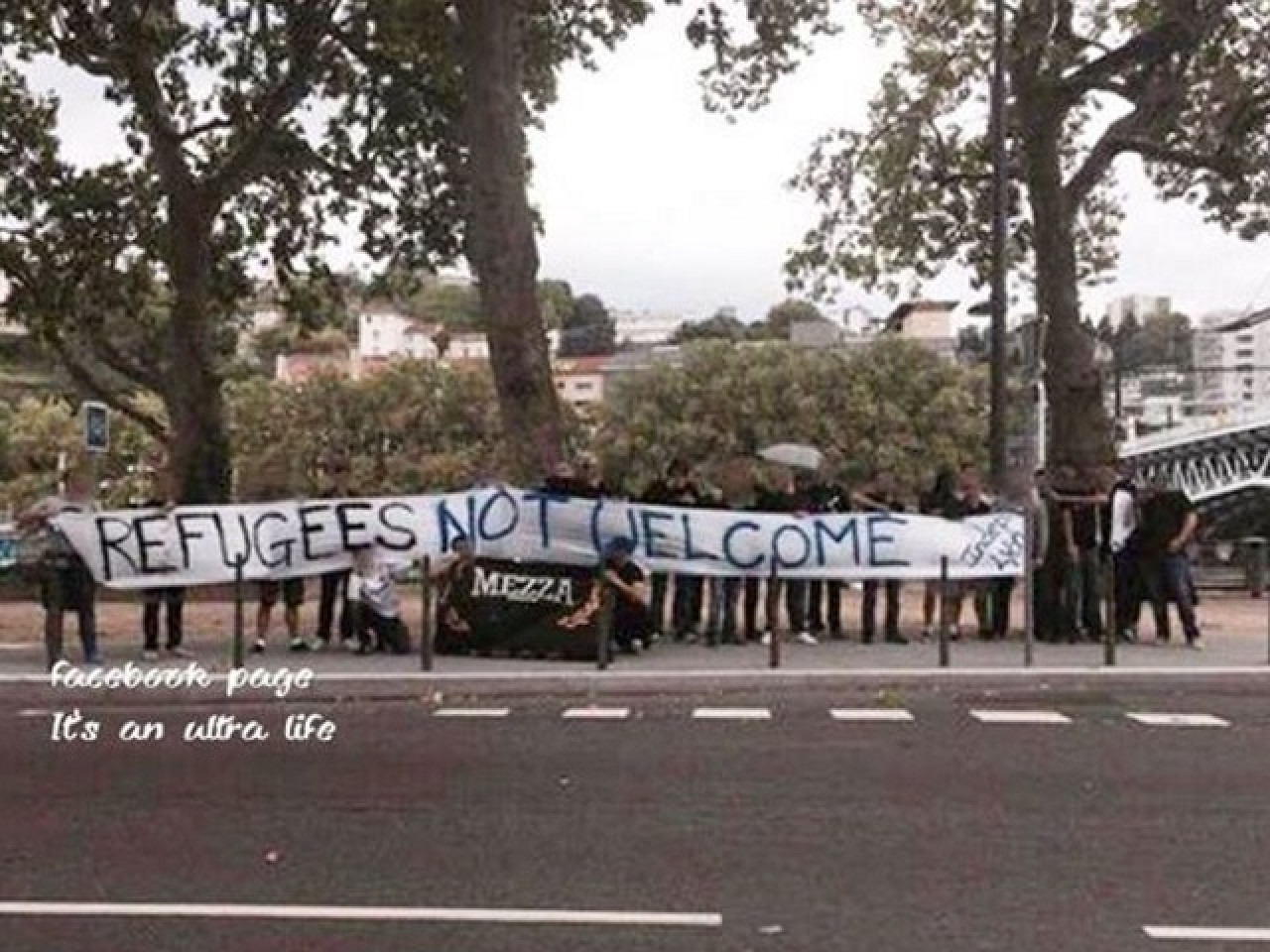 A Lyon, des supporters de l'OL s&rsquo;affichent contre la venue de r&eacute;fugi&eacute;s