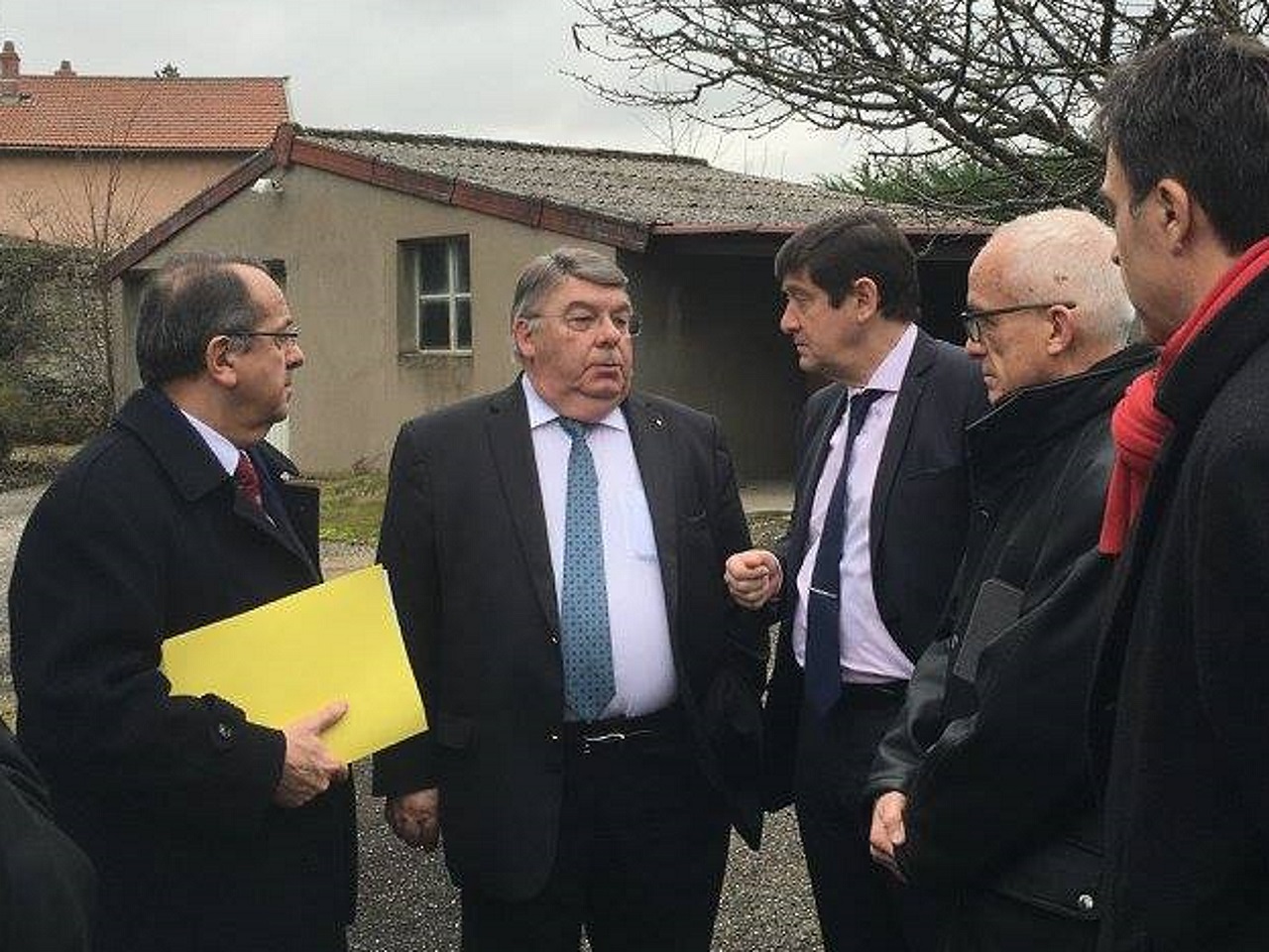 Logement social : le coup de com' du ministre fait enrager le maire de Chazay Logement social : le coup de com' du ministre fait enrager le maire de Chazay