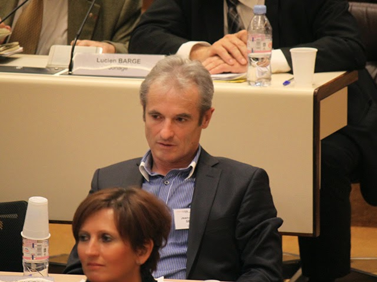 Rhône : le maire fait cesser une fête de mariage après les attentats de Paris Rhône : le maire fait cesser une fête de mariage après les attentats de Paris