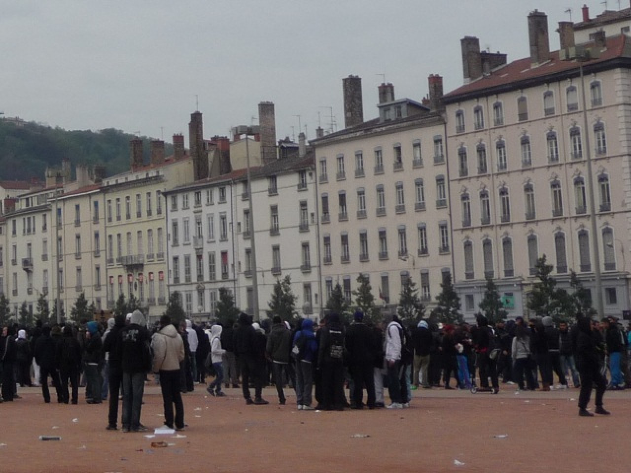 200 manifestants à Lyon pour pousser à un accord à la COP21 200 manifestants à Lyon pour pousser à un accord à la COP21