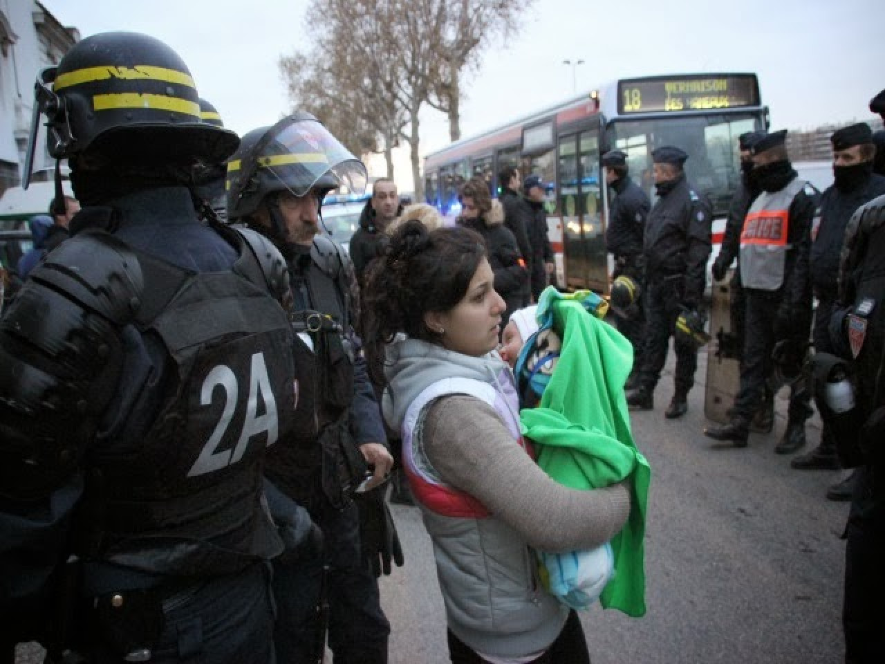 Les habitants de Saint-Genis-les-Ollières vent debout contre l'arrivée des Roms Les habitants de Saint-Genis-les-Ollières vent debout contre l'arrivée des Roms