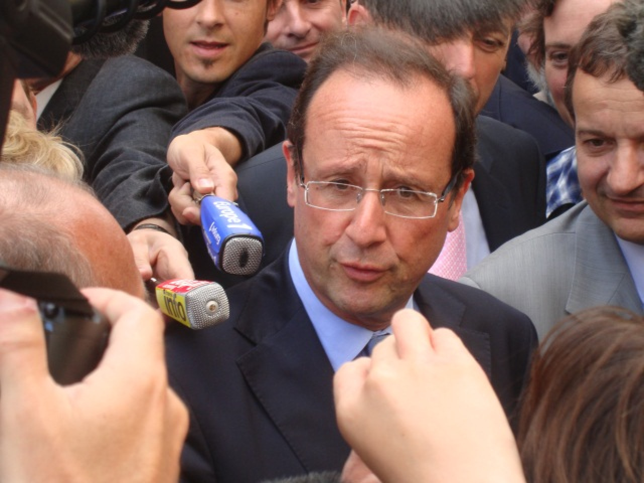 Hollande rencontrera les pompiers, policiers et gendarmes intervenus lors de l’attentat de Saint-Quentin Fallavier Hollande rencontrera les pompiers, policiers et gendarmes intervenus lors de l’attentat de Saint-Quentin Fallavier