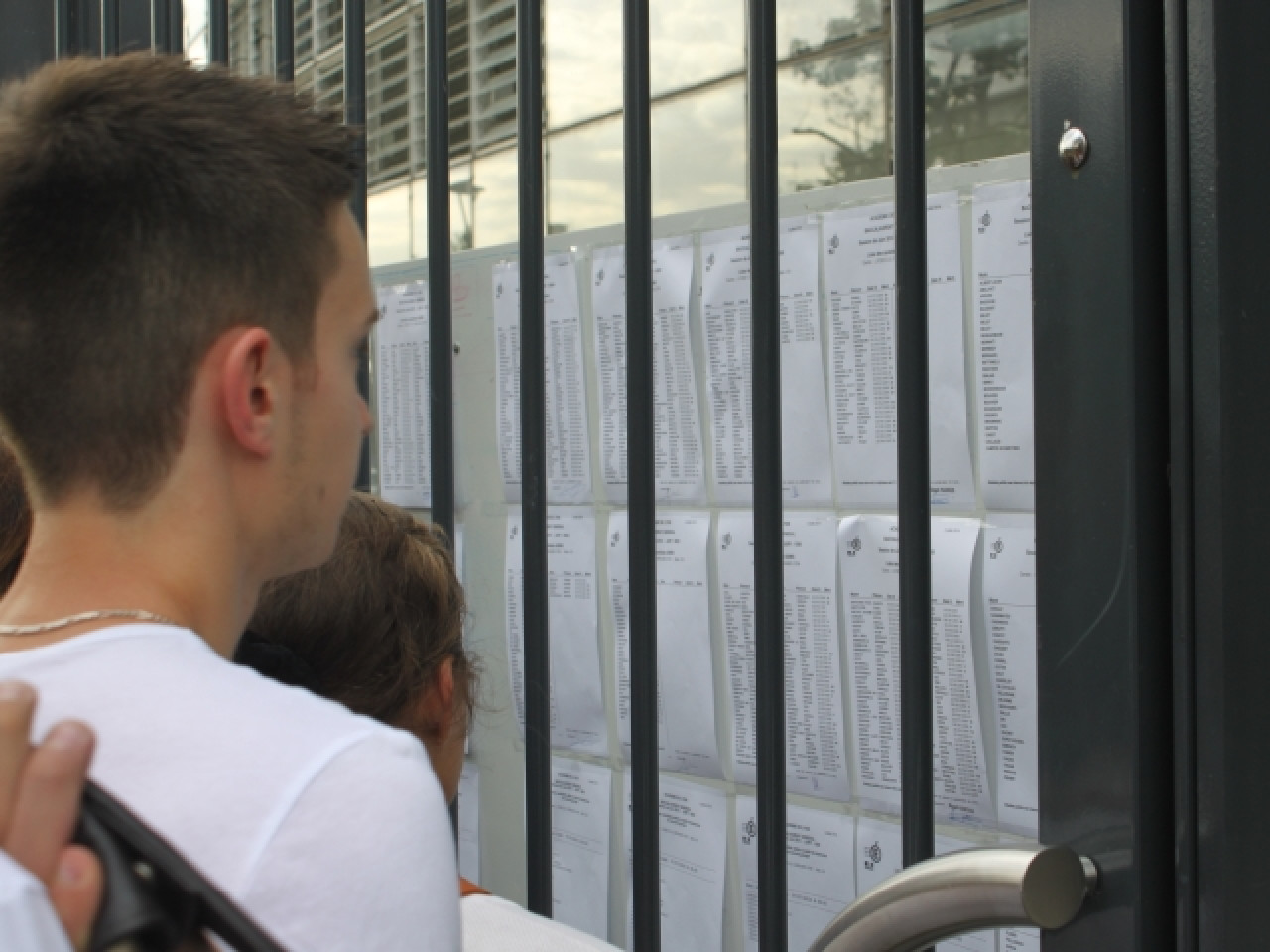 Baccalauréat 2015 : un taux de réussite en légère baisse dans l’académie de Lyon (80,2%) Baccalauréat 2015 : un taux de réussite en légère baisse dans l’académie de Lyon (80,2%)