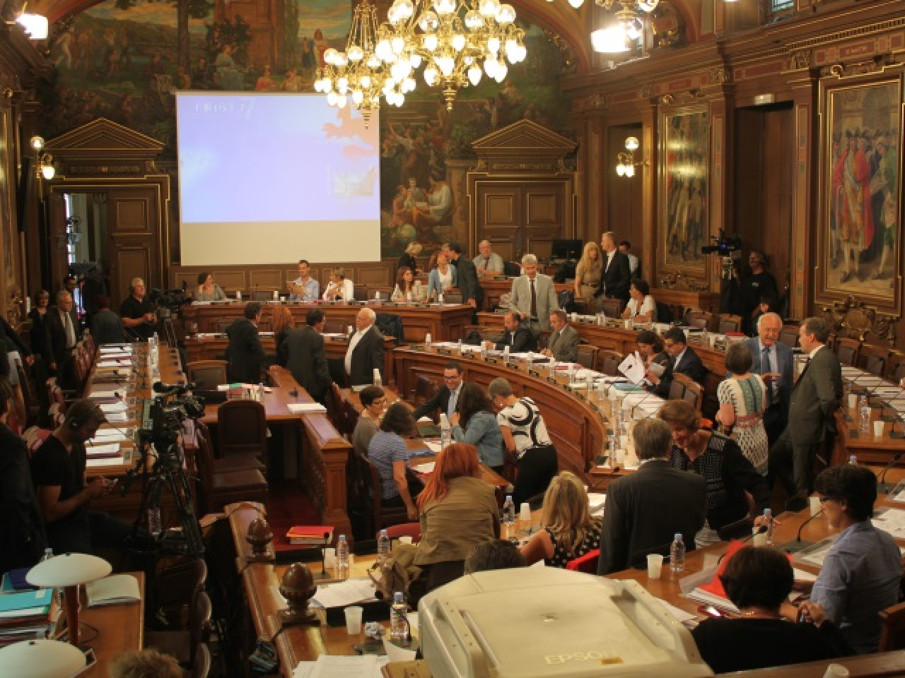 Lyon : un conseil municipal chargé d'émotions avant la reprise des débats Lyon : un conseil municipal chargé d'émotions avant la reprise des débats