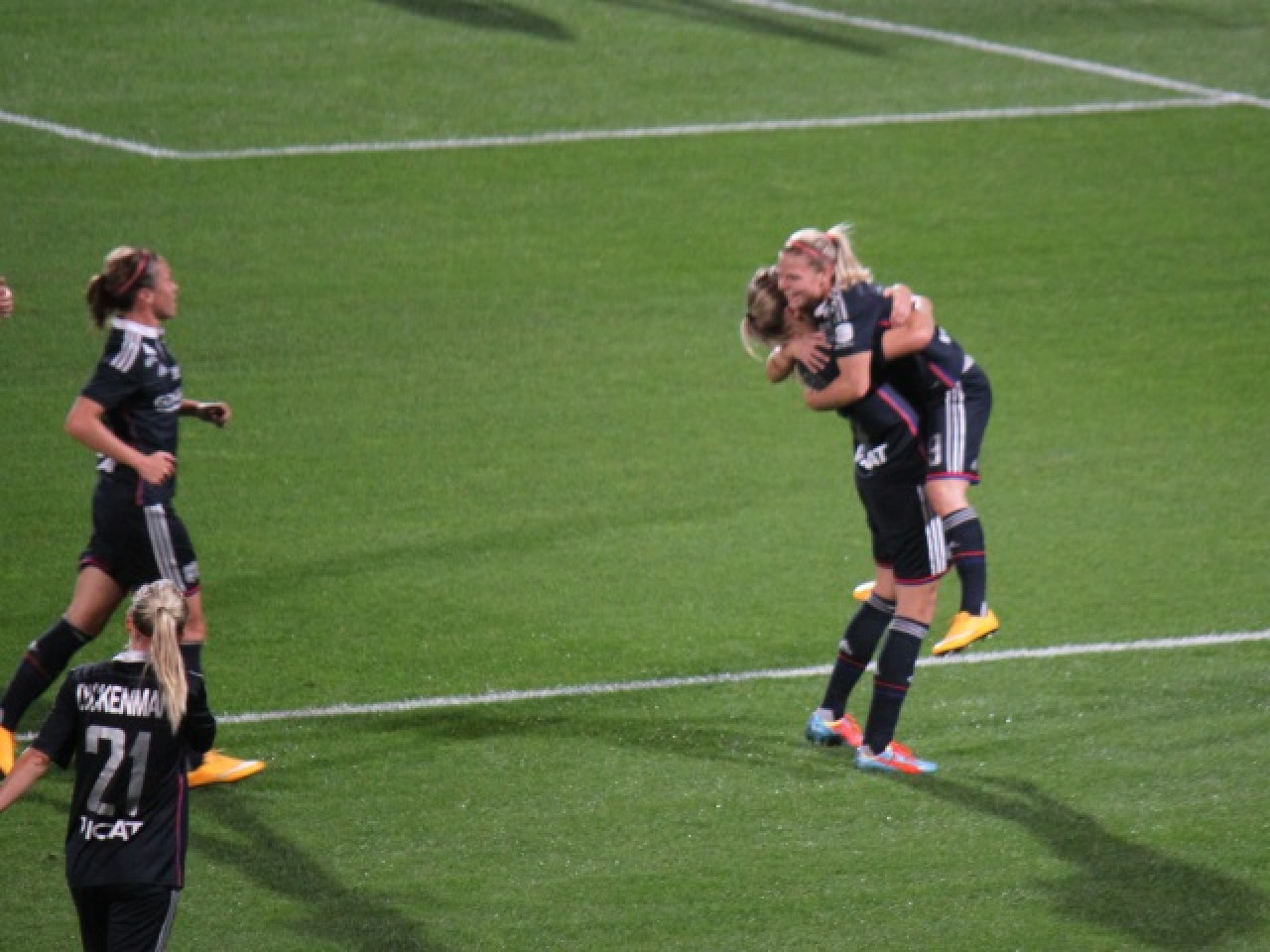 Ligue des Champions : l'OL féminin se place en battant l'Atletico (3-1) Ligue des Champions : l'OL féminin se place en battant l'Atletico (3-1)