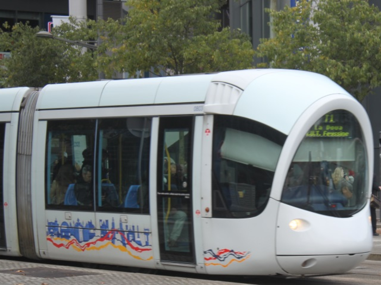 Les tramways T1, T3 et T4 interrompus pour extraire un blessé d’un immeuble Les tramways T1, T3 et T4 interrompus pour extraire un blessé d’un immeuble