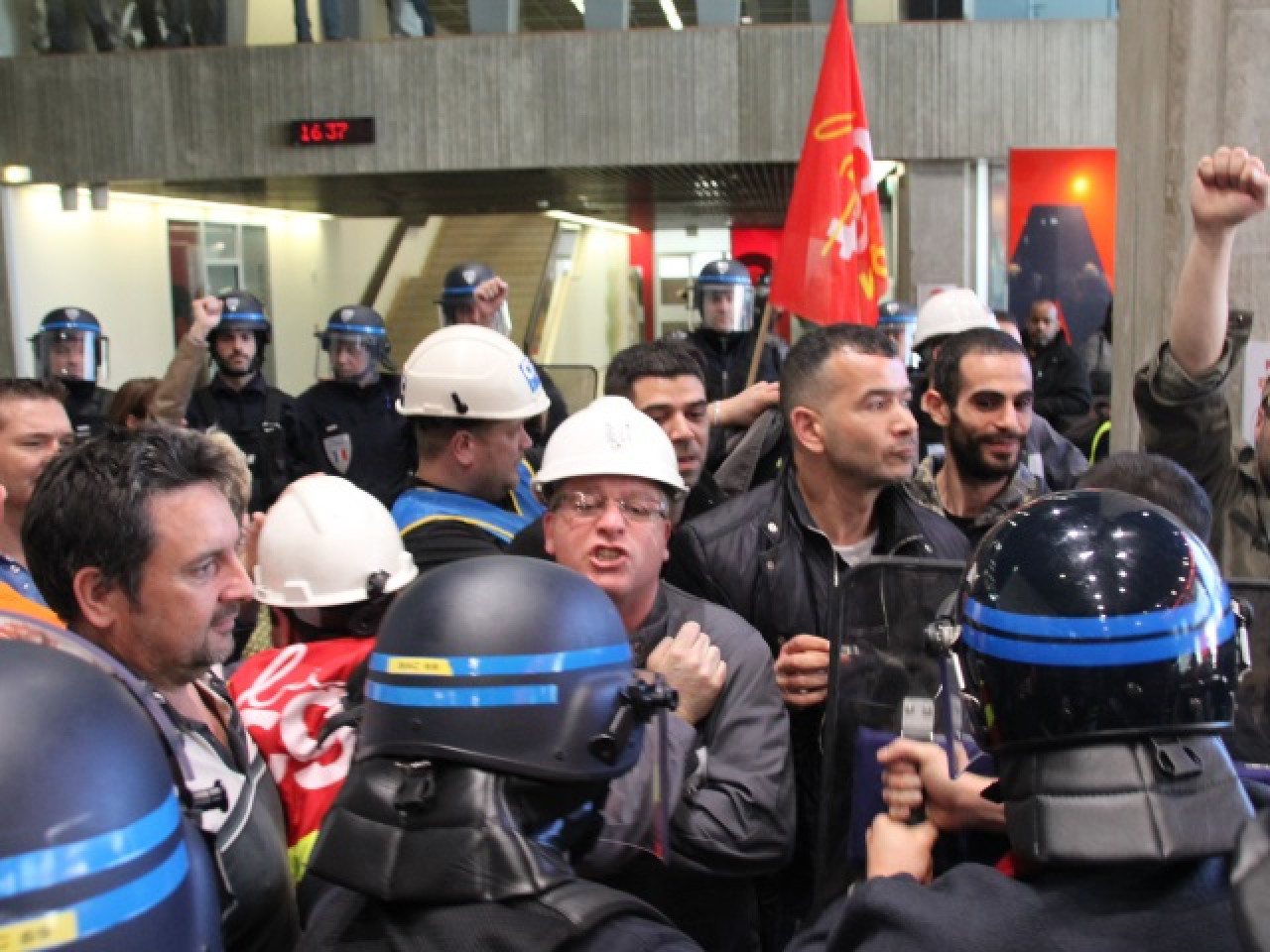 M&eacute;tropole de Lyon : le dialogue social relanc&eacute; par Collomb et les syndicats