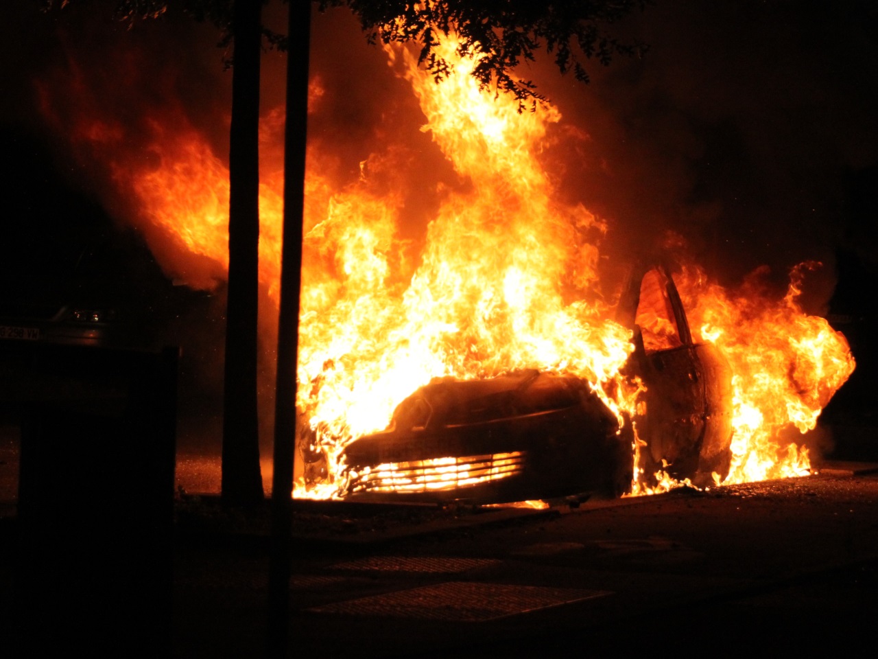 Nuit de la Saint-Sylvestre : une trentaine de voitures incendi&eacute;es dans la M&eacute;tropole de Lyon