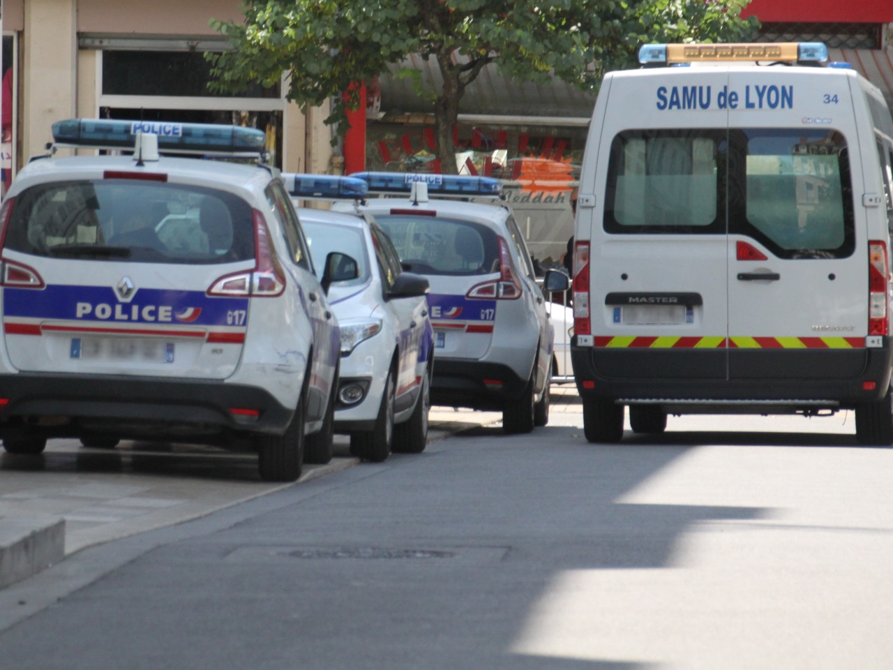 Une mère et ses quatre enfants retrouvés morts dans leur appartement à Lyon Une mère et ses quatre enfants retrouvés morts dans leur appartement à Lyon