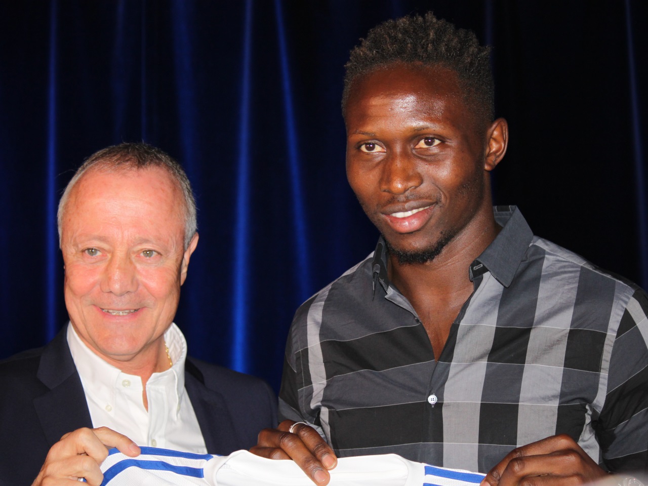 Mapou Yanga-Mbiwa (OL) pire joueur de la première moitié de saison selon l'Equipe Mapou Yanga-Mbiwa (OL) pire joueur de la première moitié de saison selon l'Equipe