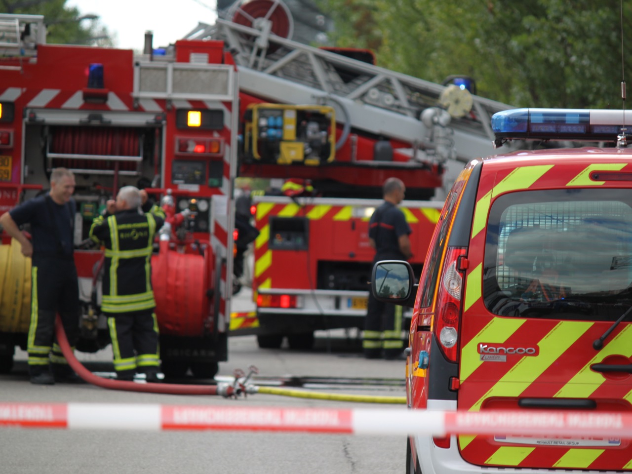Bessenay : un incendie ravage un b&acirc;timent agricole