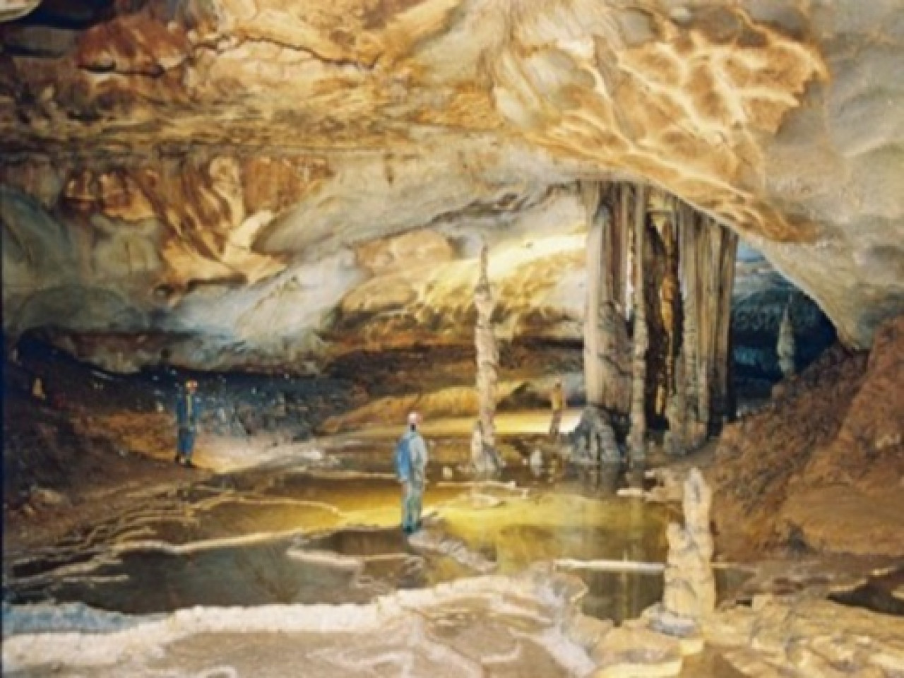 Ardèche: le spéléologue serait vivant Ardèche: le spéléologue serait vivant