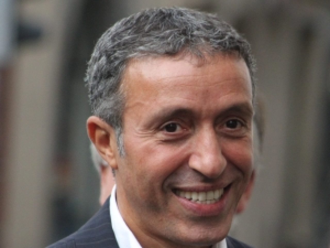 Azouz Begag pl&eacute;biscit&eacute; par les adh&eacute;rents du Modem