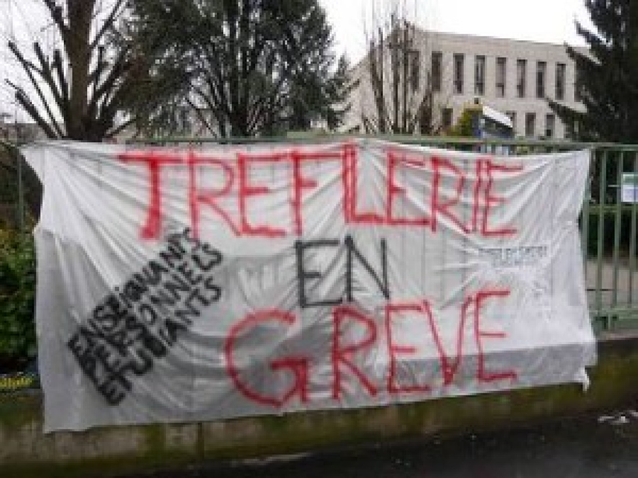 Des grévistes empêchent la tenue d’un référendum à Saint-Etienne Des grévistes empêchent la tenue d’un référendum à Saint-Etienne