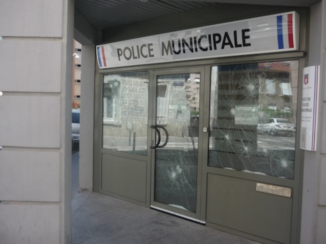 Deux adolescents de 14 ans interpellés pour extorsion de fonds Deux adolescents de 14 ans interpellés pour extorsion de fonds