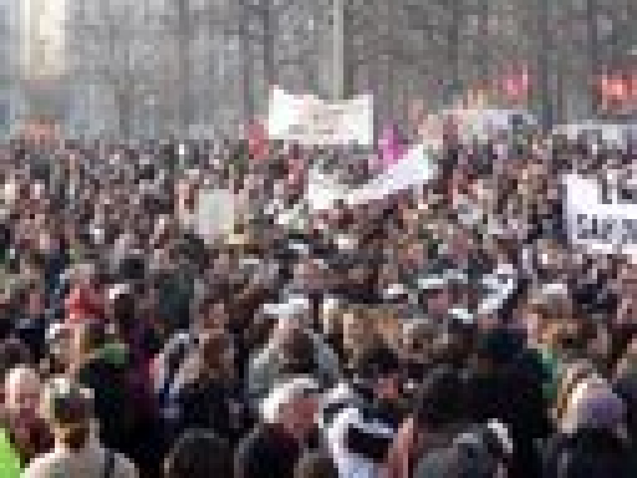 Entre 2 000 et 5 000 personnes ont défilé à Lyon samedi Entre 2 000 et 5 000 personnes ont défilé à Lyon samedi