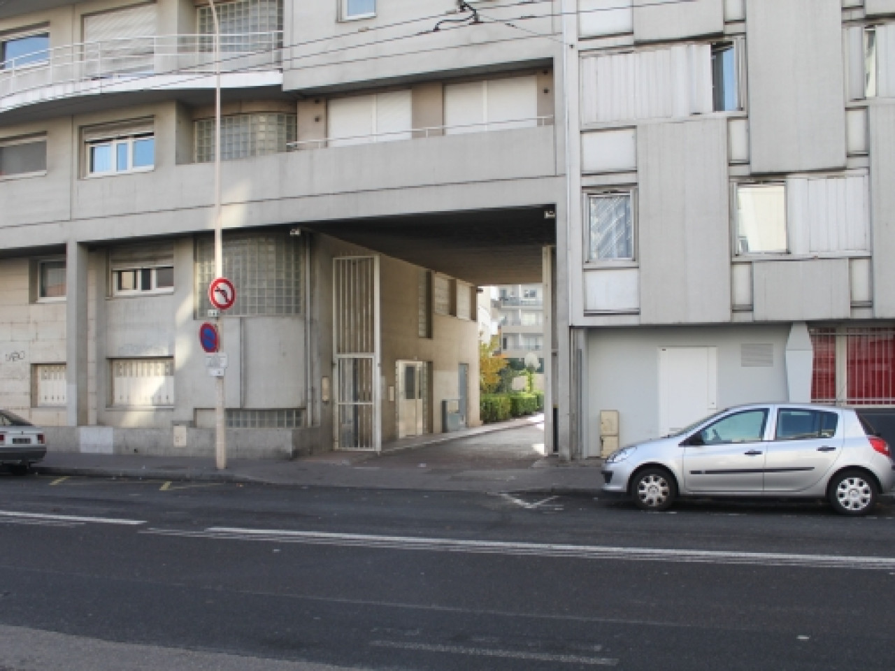 Et autre affaire, un individu de 21 ans domicilié à Vaulx-en-Velin a été arrêté hier matin Et autre affaire, un individu de 21 ans domicilié à Vaulx-en-Velin a été arrêté hier matin