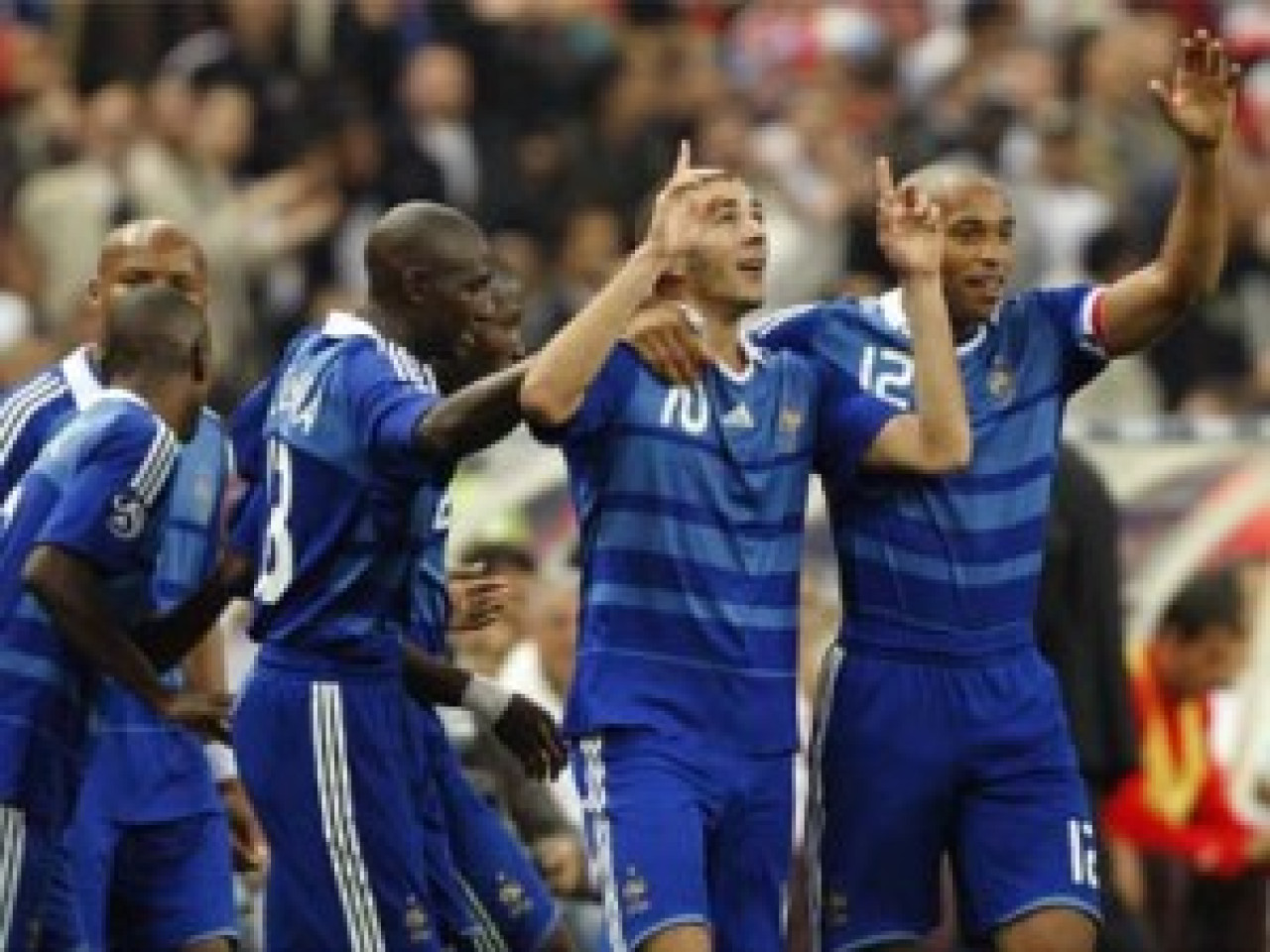 Football : les Bleus lyonnais sifflés à Saint-Etienne Football : les Bleus lyonnais sifflés à Saint-Etienne