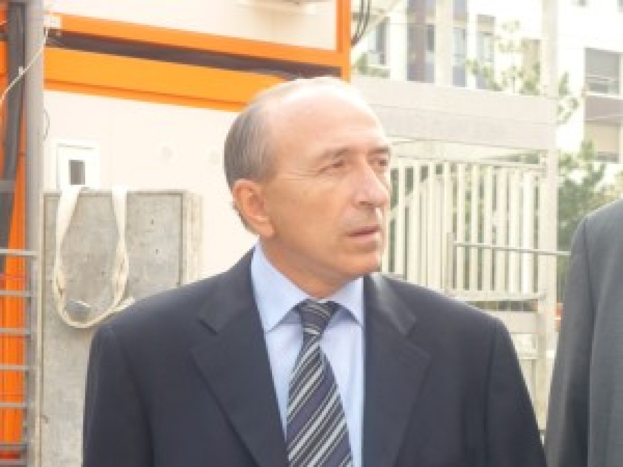 G&eacute;rard Collomb derri&egrave;re Dominique Strauss-Kahn pour 2012