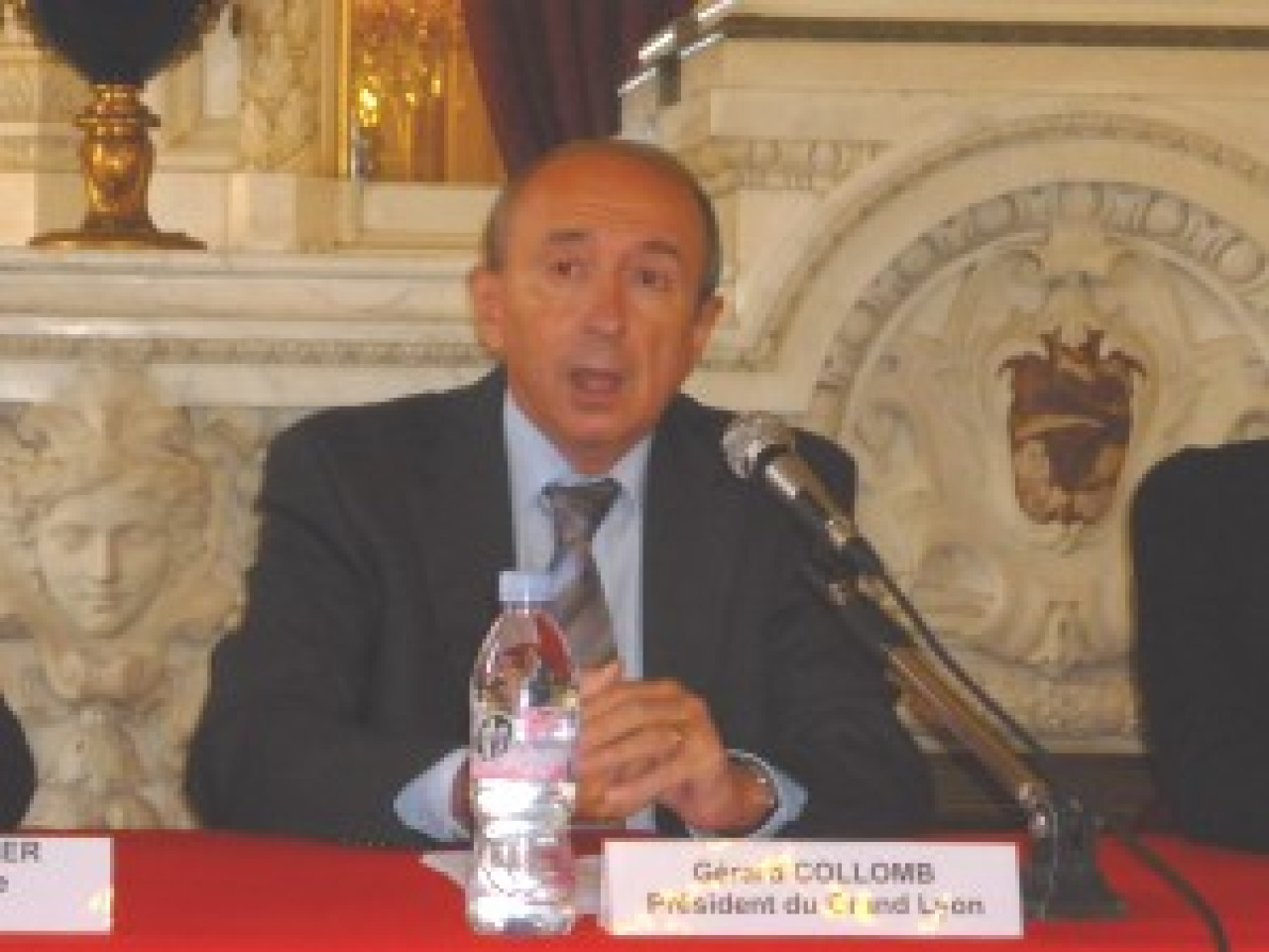 Gérard Collomb et l’Empereur du Japon Gérard Collomb et l’Empereur du Japon