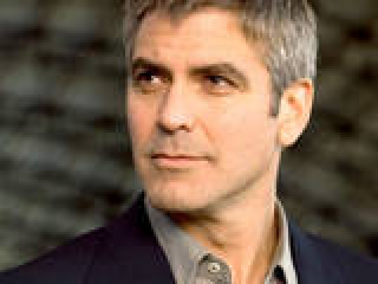 George Clooney va chez le dentiste pour se faire soigner la main ! George Clooney va chez le dentiste pour se faire soigner la main !