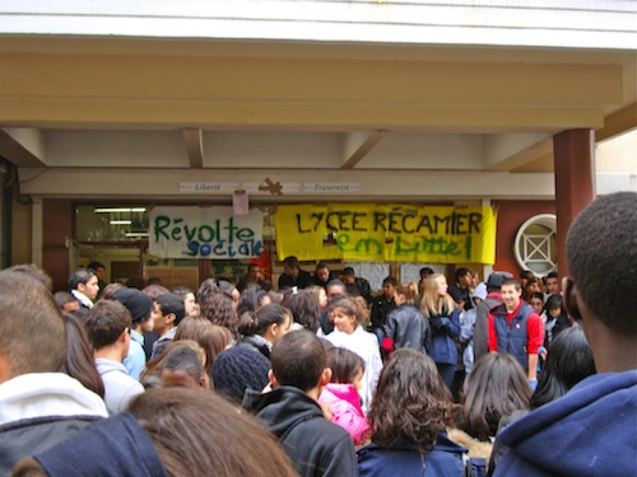 Givors: des &eacute;l&egrave;ves soutiennent leurs profs