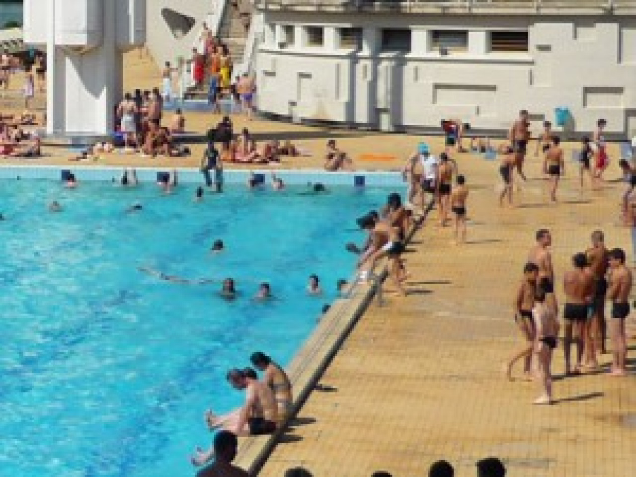 Il n’y aura pas de créneaux réservés aux femmes dans les piscines lyonnaises Il n’y aura pas de créneaux réservés aux femmes dans les piscines lyonnaises