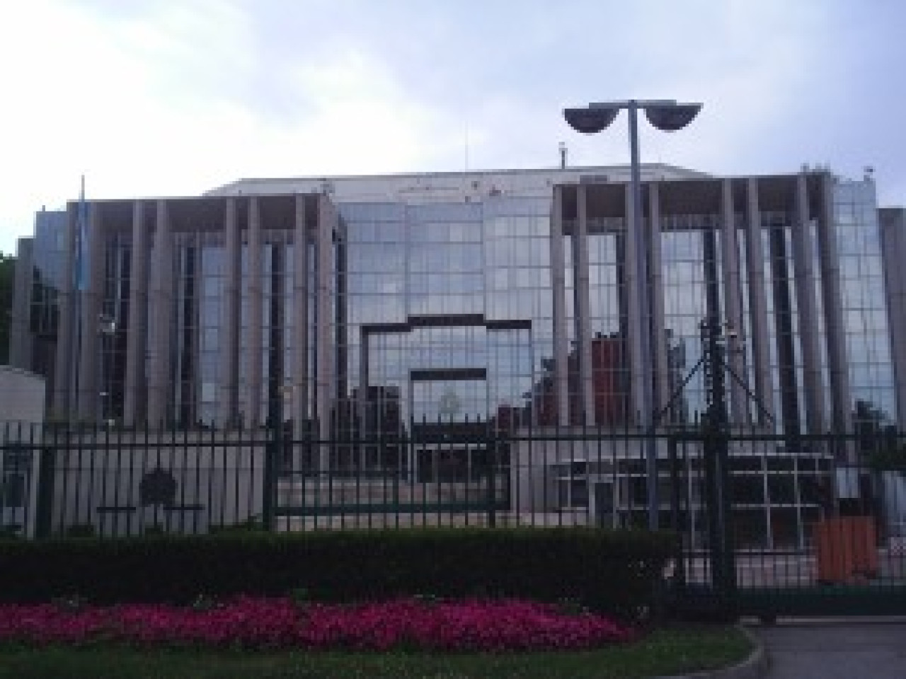 Interpol, organisme de police basé à Lyon, lance un avis de recherche international Interpol, organisme de police basé à Lyon, lance un avis de recherche international